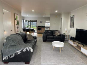 Modern apartment- rural outlook, central Cambridge